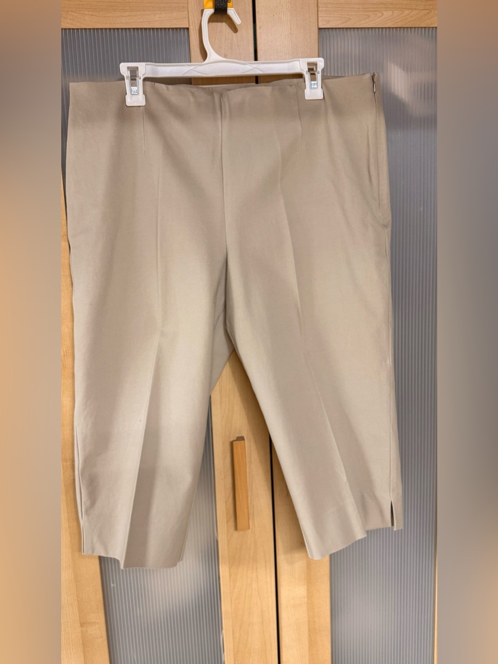 Chico's Light Beige Cropped Dress Pants